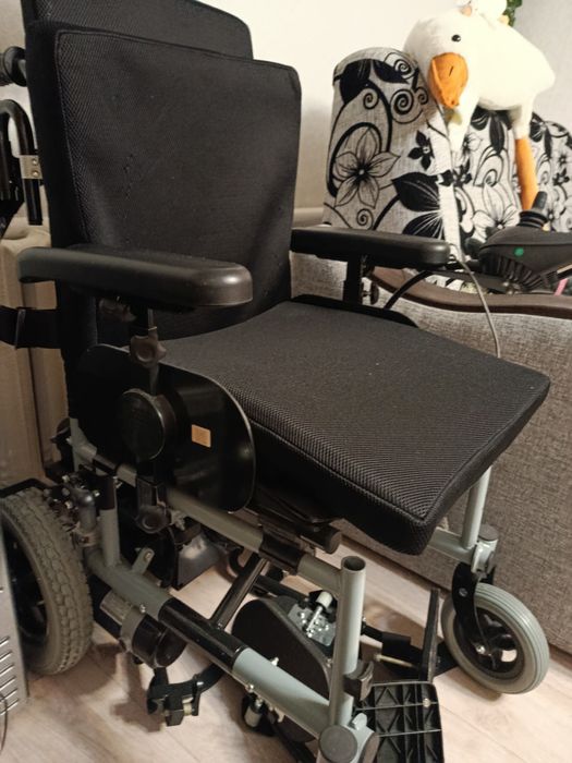 Электрическая инвалидная коляска