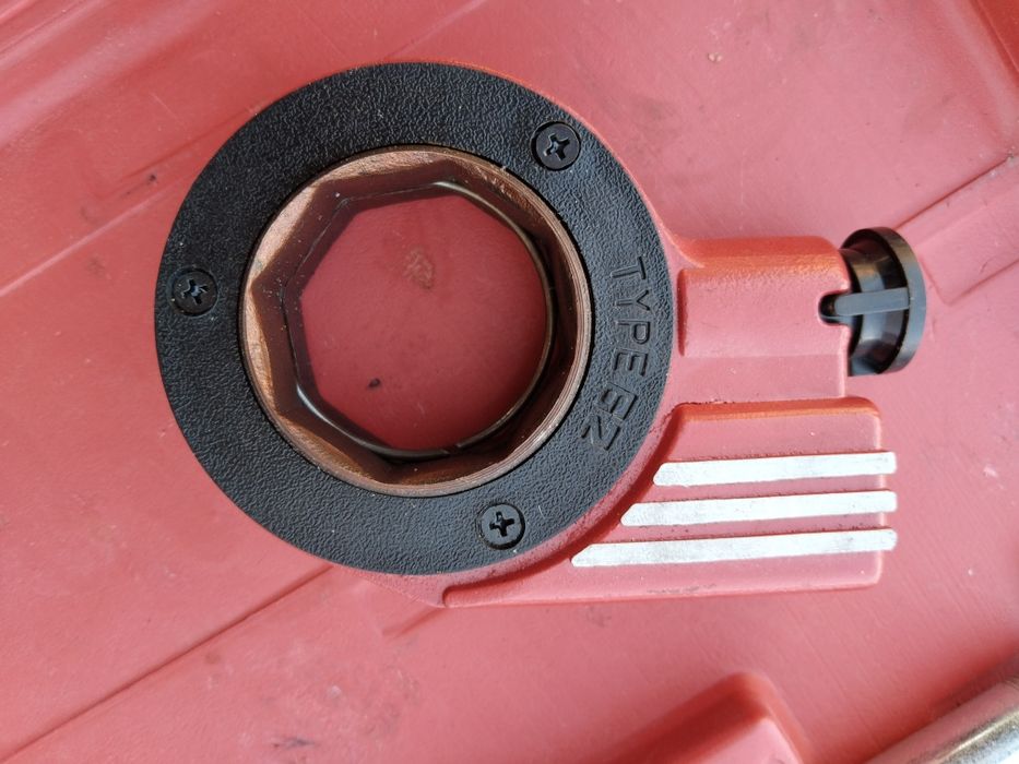 Набор клуппов с плашкодержателем и трещёткой