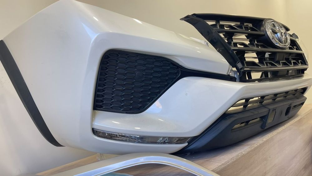 Бампер Toyota Fortuner.