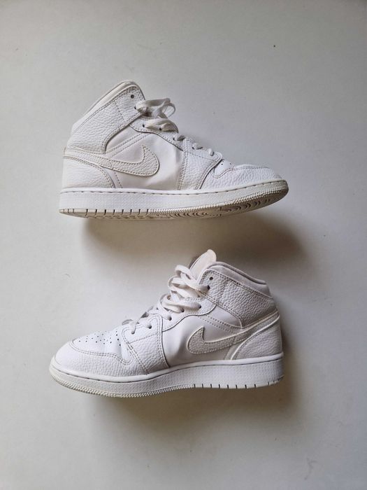 Jordan 1 Mid Triple White оригинални кецове