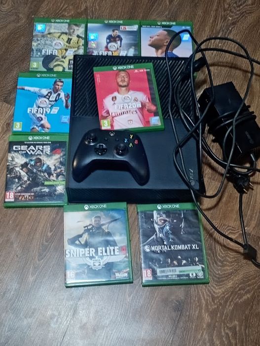 Vând Xbox one s plus 8 jocuri și manetă