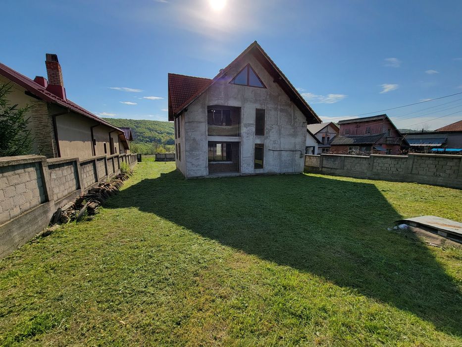 Casă cu teren la 11 km distanță de Pitești