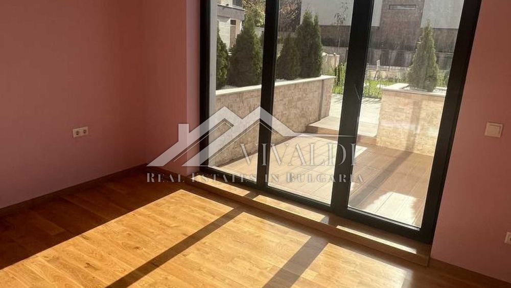 Продава се Четиристаен апартамент в Варна, Бриз - 140 кв.м за 1348 €/кв.м - Снимка #7