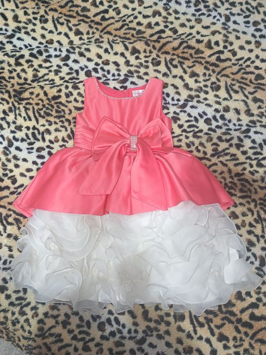 Продам очень красивое и пышное платья