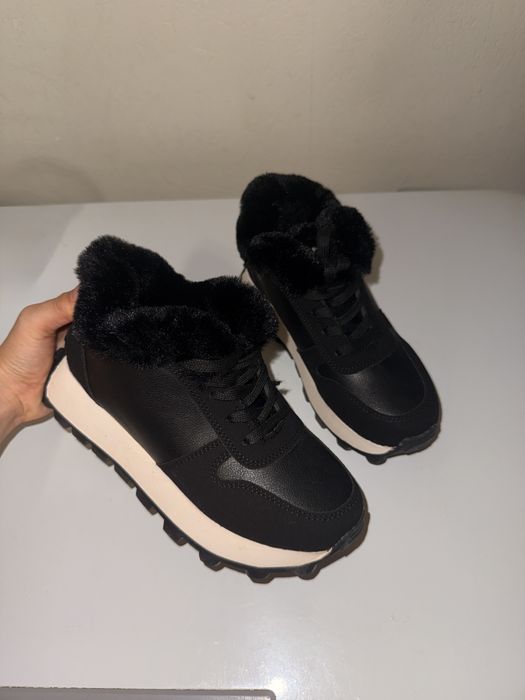 Ботинки  зима кросовки новые