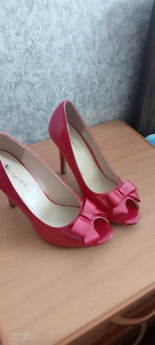 Продам туфли новые