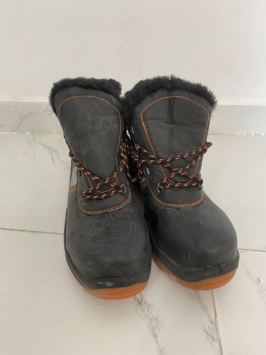 Спец обувьтар сатылады. Зимний и осенний