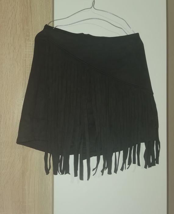 Къси панталонкки черните са размер Хс 15лв  бежовите размер М 20лв