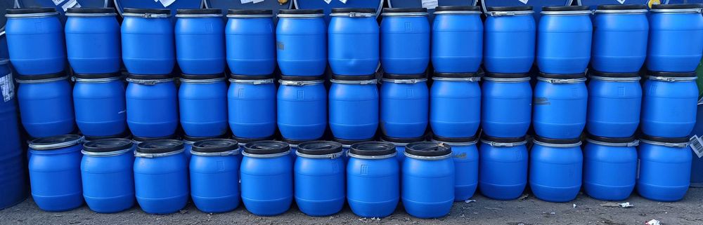 Пластмасов бидон 120л с метален обръч