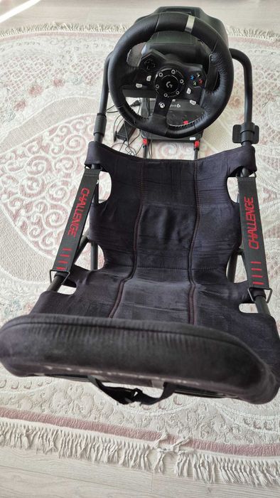 Vand scaun gaming cu volan si pedale