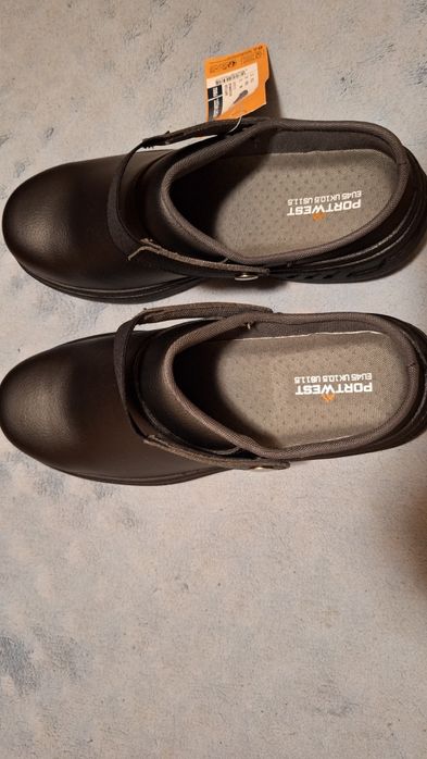 Нови работни обувки за кухня