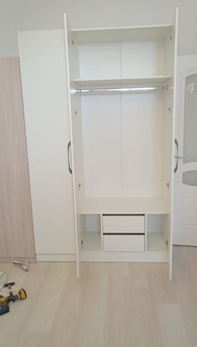 Шкаф с зеркалом продам