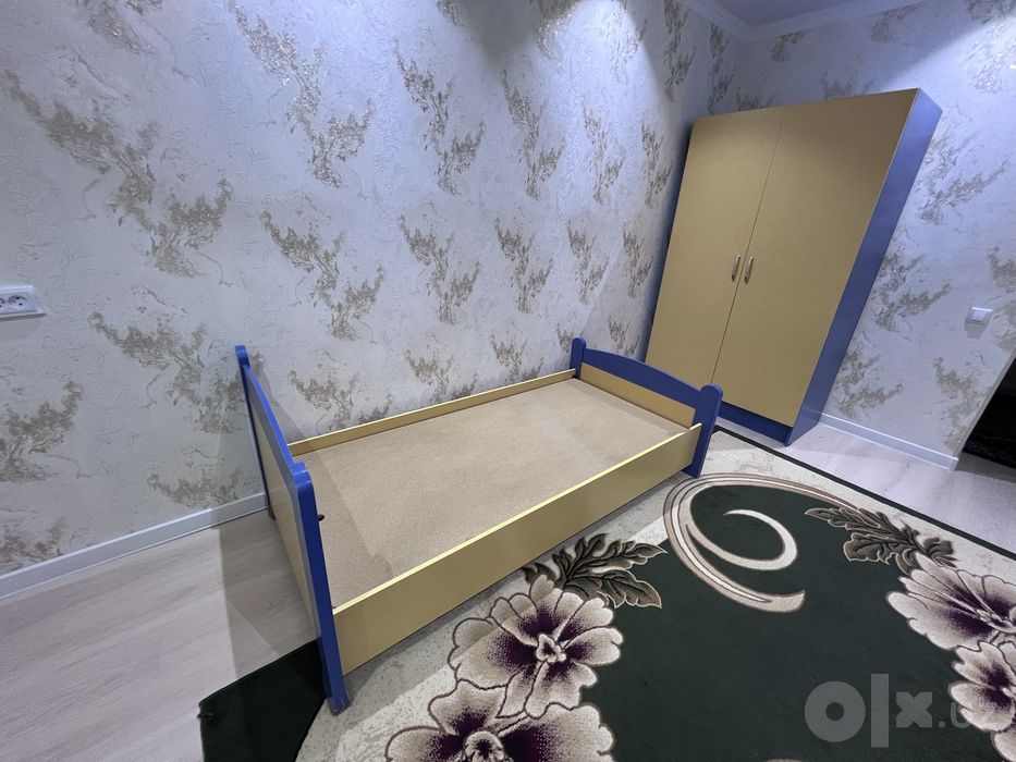Детская мебель, в комплекте шкаф, кровать и есть письменный стол