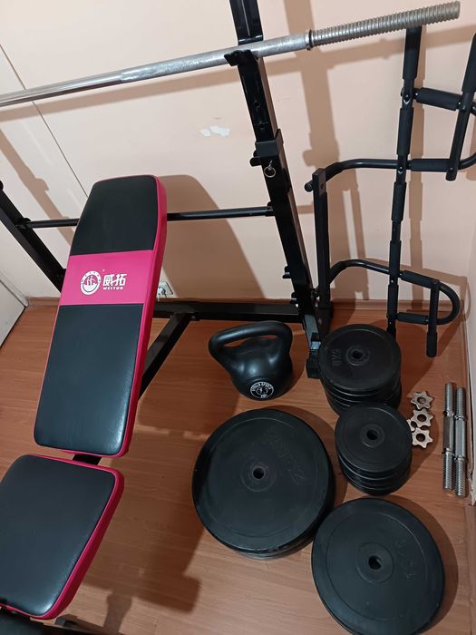 Продавам лежанка с лостове и тежести