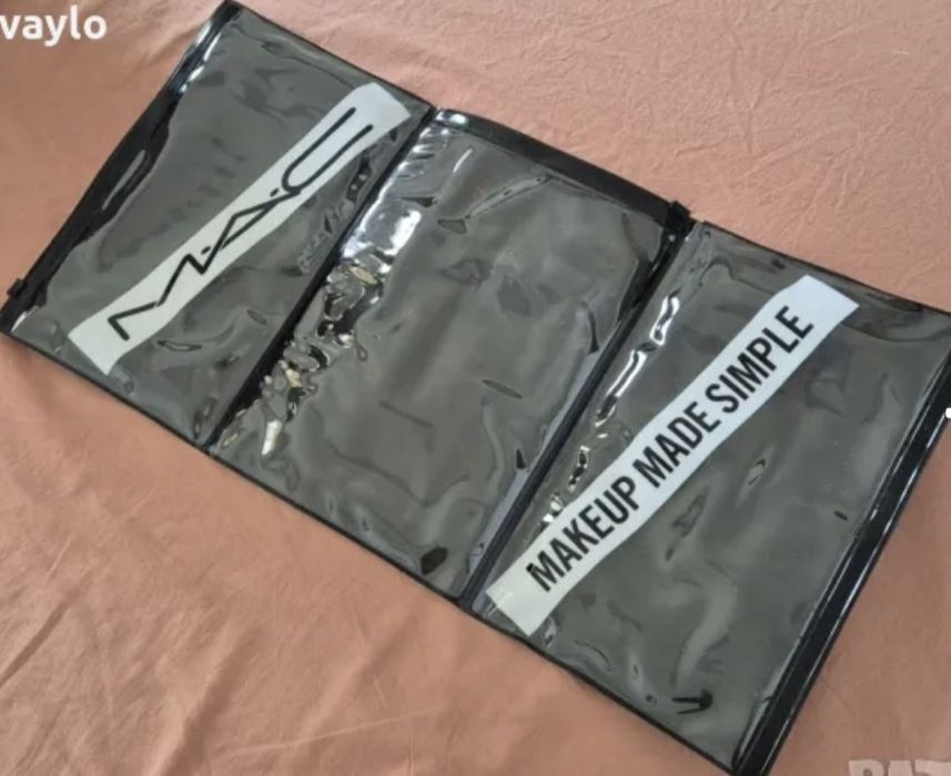 MAC Cosmetics несесер за грим