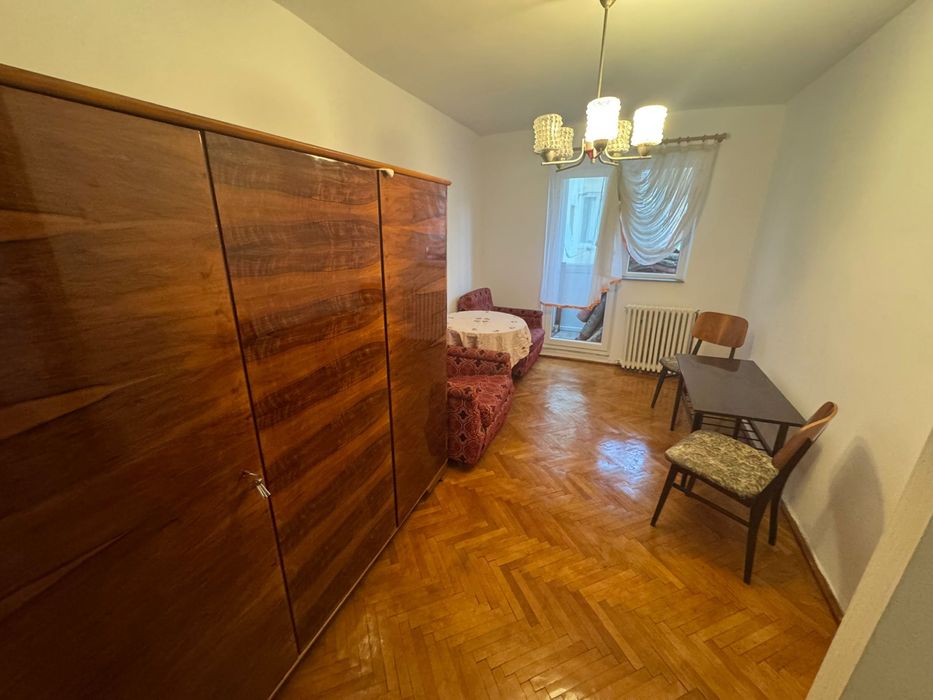 Apartament cu 4 camere de inchiriat