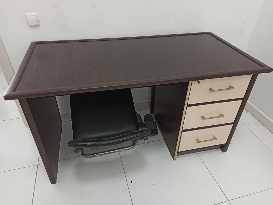 Офисный мебель - стол, стул, шкаф, диван, кресло продается б/у.