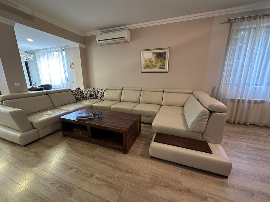 Продавам кожено канапе в цвят екрю