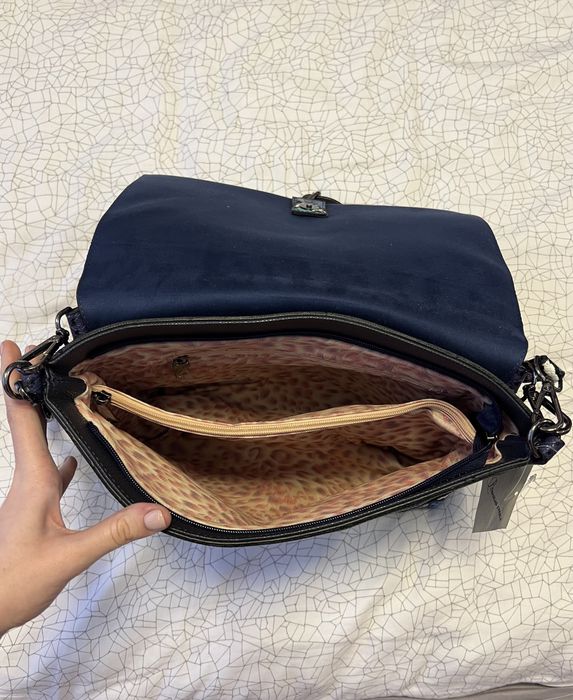 Дамска тъмносиня чанта