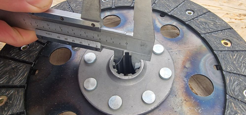 Disc ambreiaj priza putere tractor fiat 411.415 diametru 230 mm grosim