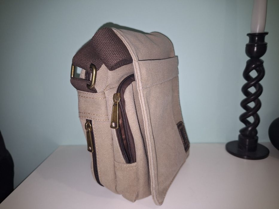 Продавам мъжка спортна чанта за през рамо