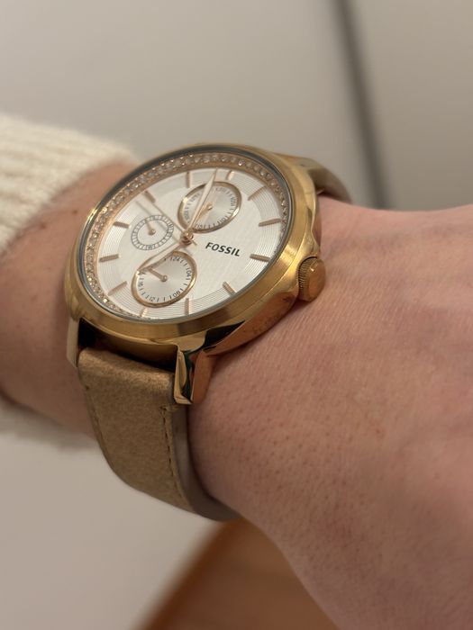 Ceas Fossil dama original . Curea din piele . Stare foarte buna