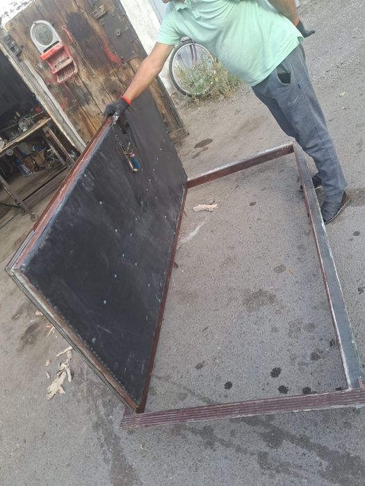 Продам железную дверь