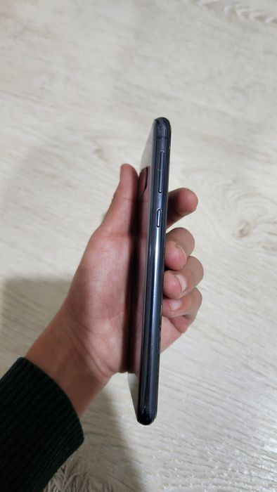 Samsung Galaxy S10e — Ideal holatda, ixcham va kuchli!