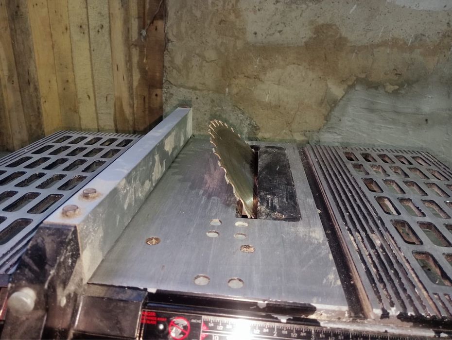 Продам настольный церкуляр пилу