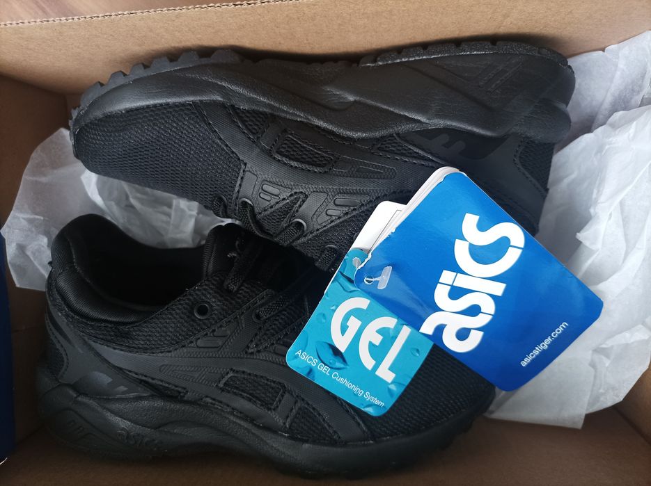 2бр ASICS GEL нови оригинални маратонки