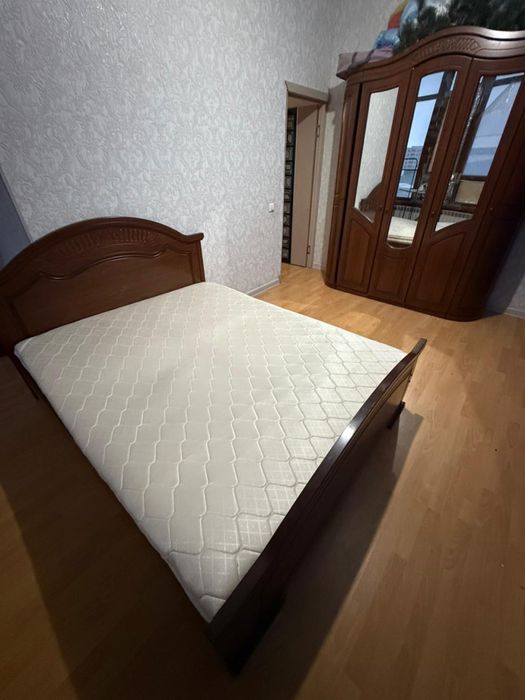 Продам спальный гарнитур