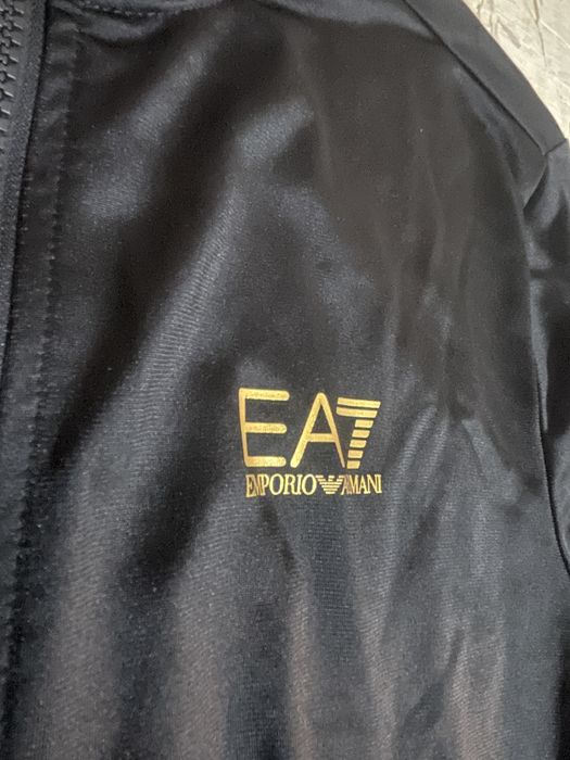 Екип Emporio Armani