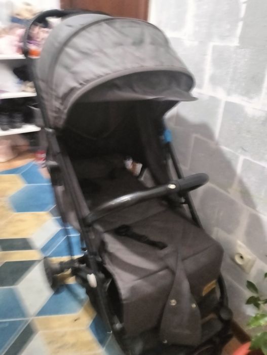 Продается коляска Tomix