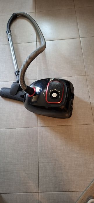Продавам прахосмукачка BOSCH