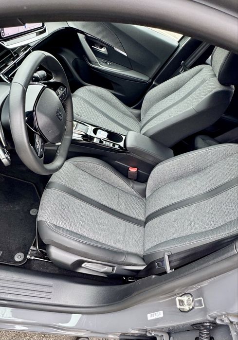 Vand Peugeot 2008 Allure cu garantie