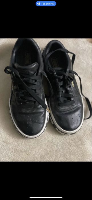 Женские кроссовки