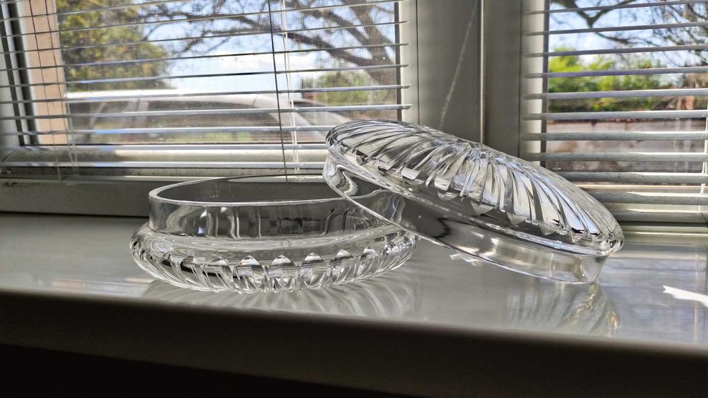 Голяма кристална купа с капак