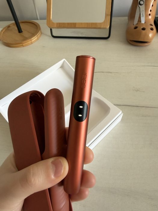 Iqos iluma i Vivid Terracotta