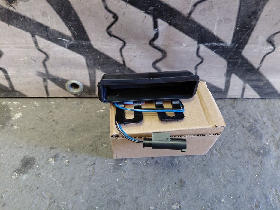 Buton deschidere portbagaj NOU Smart Fortwo 451