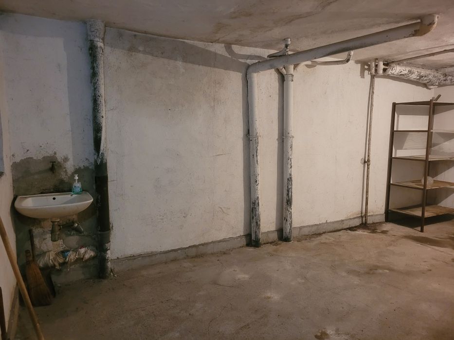 Дава се под наем Гараж / Паркомясто в Кърджали, Център - 28 кв.м за 180 € - Снимка #2