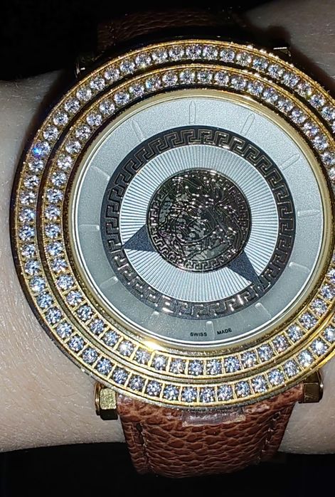 Часы Versace, женские, новые, возможен торг.