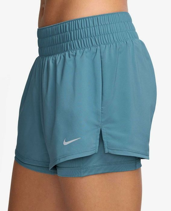 Оригинални къси панталонки с клин Nike