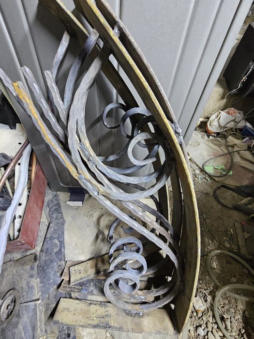 Срочно продам кронштейн для козерок для лексан
О