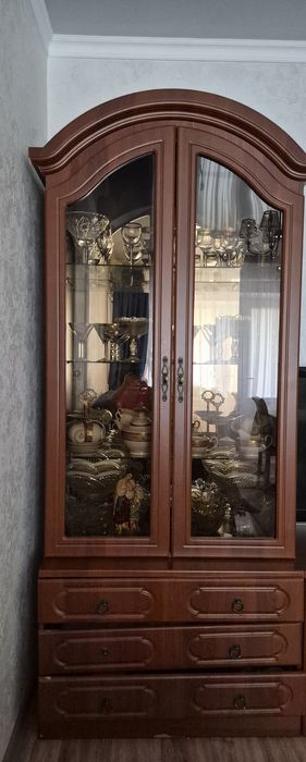 Сервант в отличном состоянии
