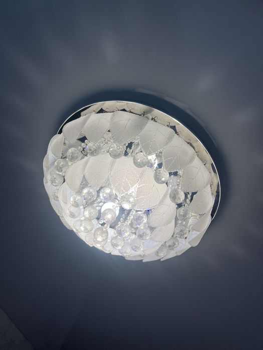 Продам Шикарную люстру