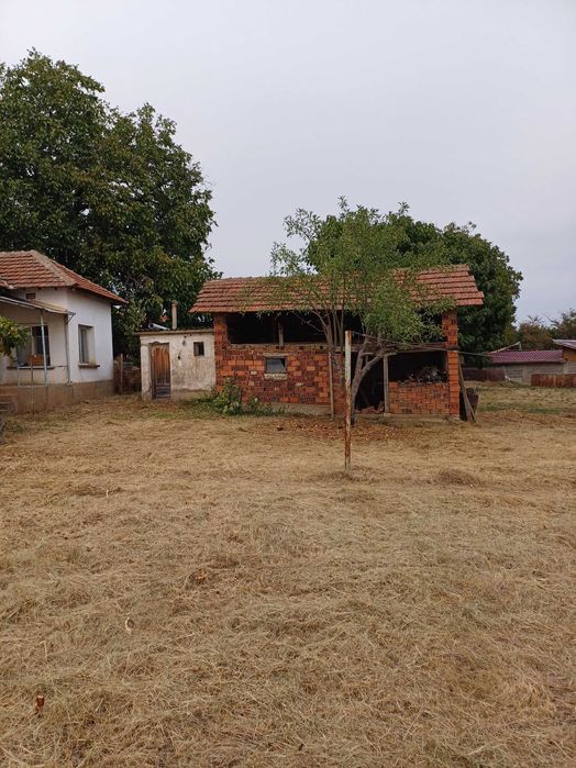 Продава се Къща в с. Вирове, Област Монтана - 940 кв.м за 23 €/кв.м - Снимка #1