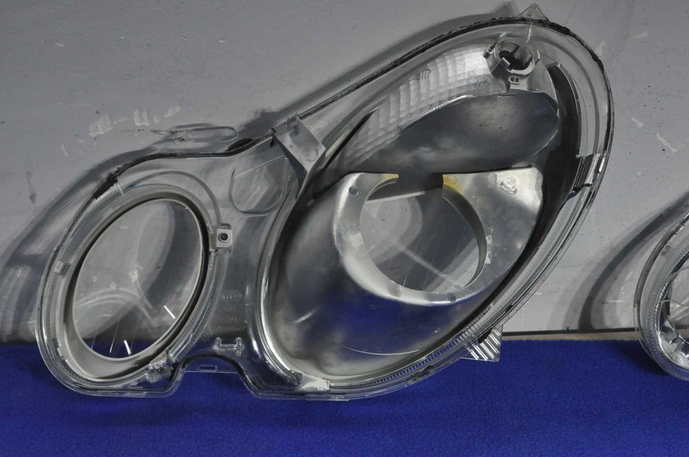 Стекло фары Mercedes-Benz E-Class 2002 W211