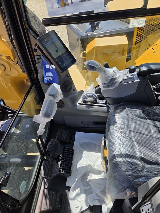 Închiriem excavator nou Caterpillar CAT 308, 9 tone