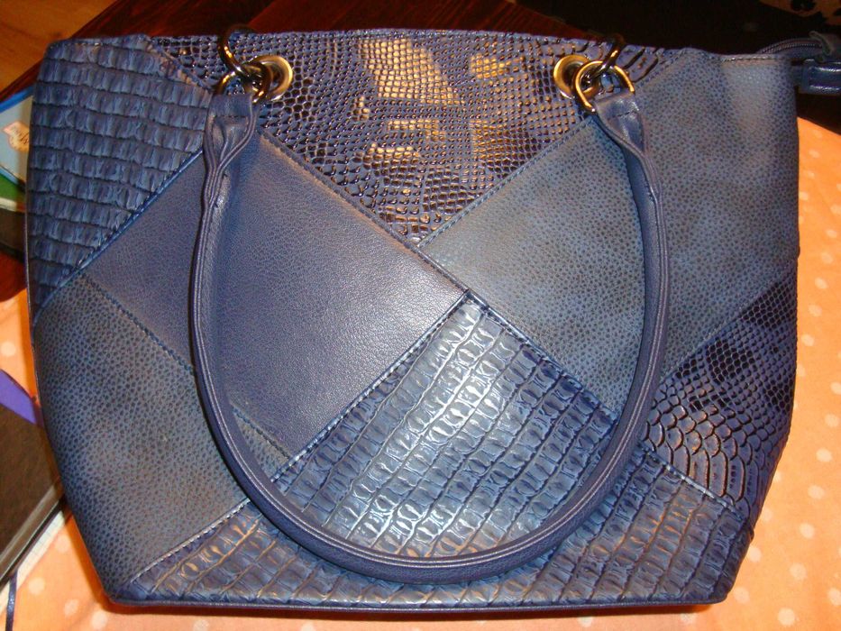 Дамска чанта стилна и елегантна