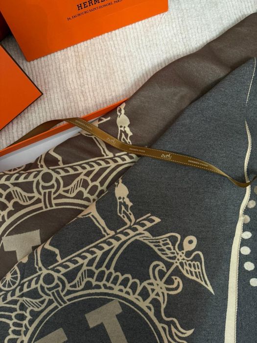 Шарфы в подарок идеальные